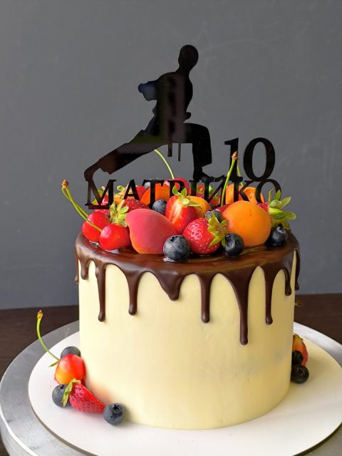 торт на день народження
