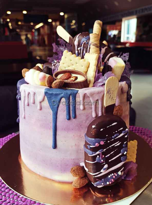 фіолетовий торт з ескімошками