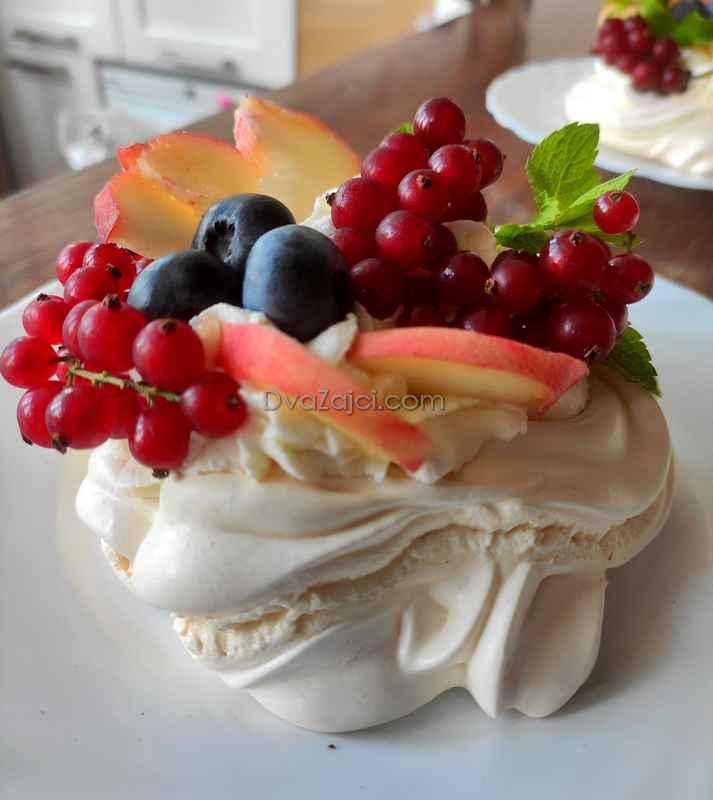 десерт павлова з фруктами