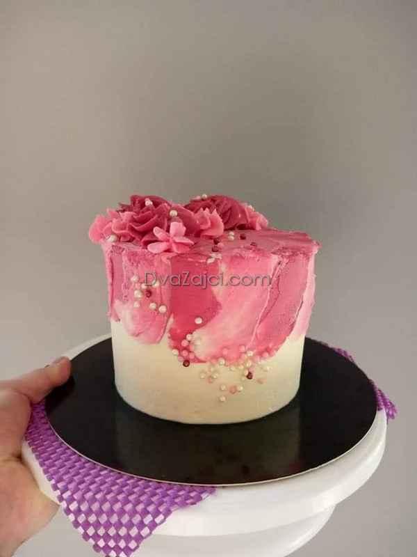 торт рожевий